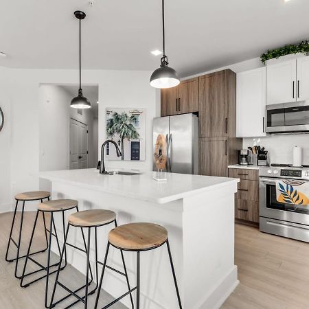 Sunny 2-Bed Oasis Pool And Gym In Apollo Beach Extérieur photo