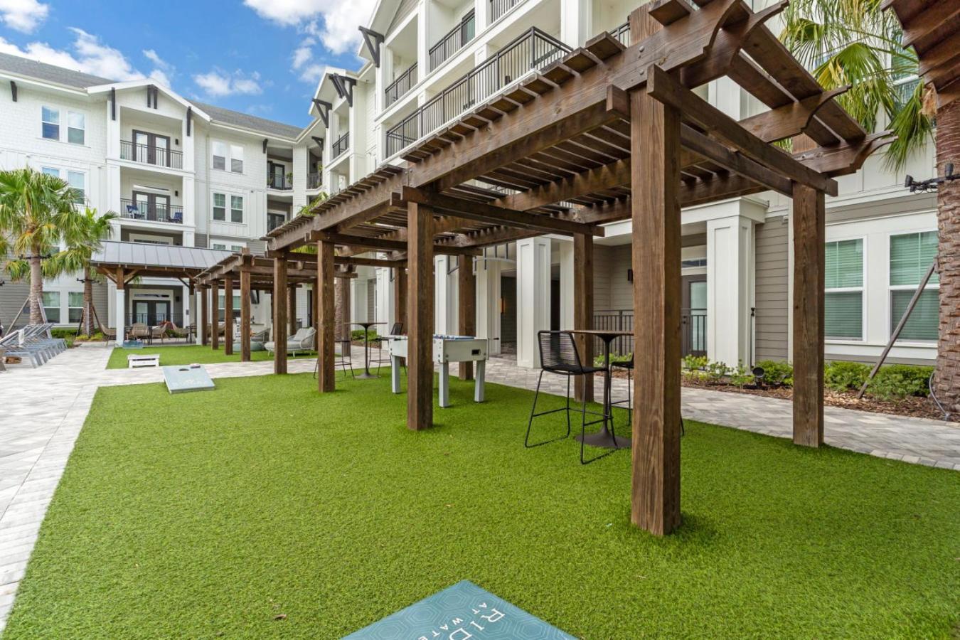 Sunny 2-Bed Oasis Pool And Gym In Apollo Beach Extérieur photo