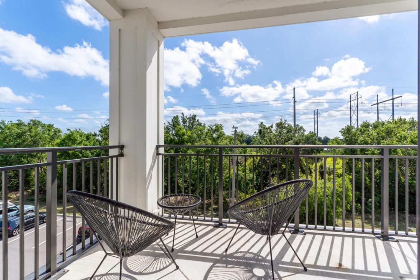 Sunny 2-Bed Oasis Pool And Gym In Apollo Beach Extérieur photo