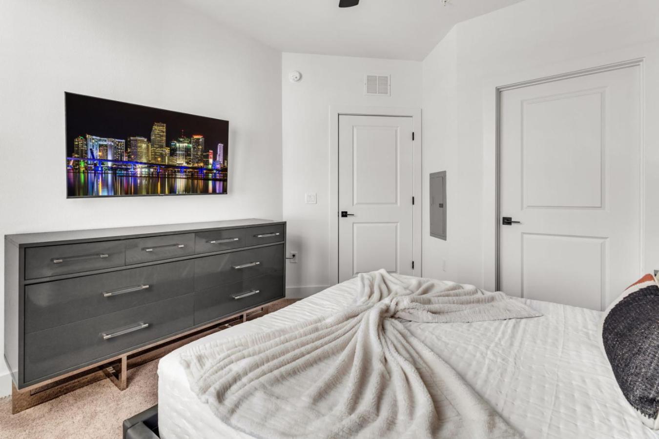 Sunny 2-Bed Oasis Pool And Gym In Apollo Beach Extérieur photo