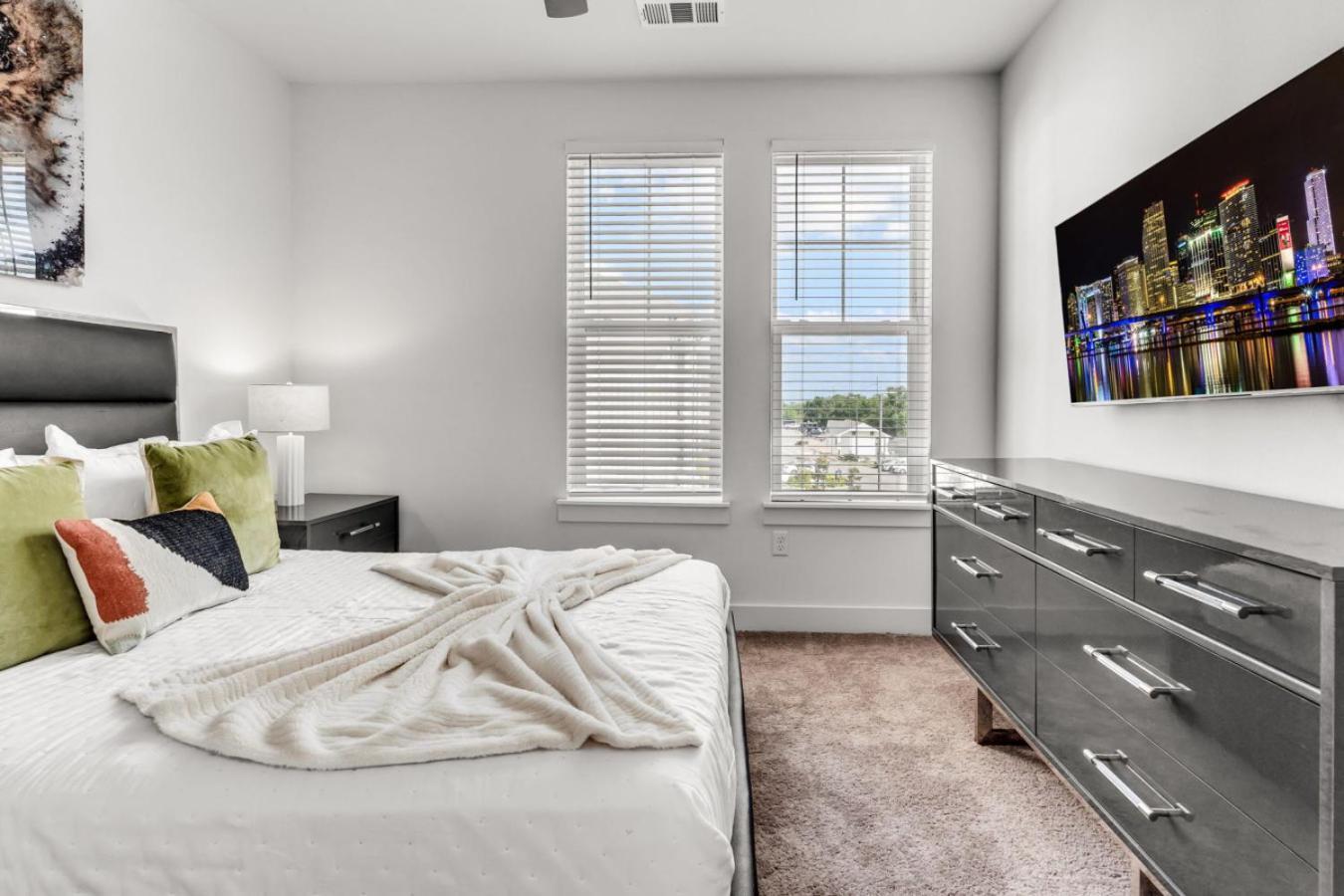 Sunny 2-Bed Oasis Pool And Gym In Apollo Beach Extérieur photo