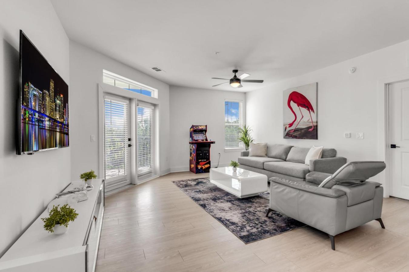 Sunny 2-Bed Oasis Pool And Gym In Apollo Beach Extérieur photo