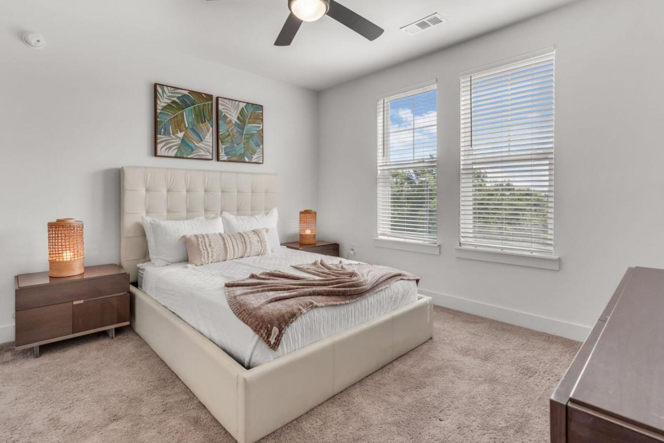 Sunny 2-Bed Oasis Pool And Gym In Apollo Beach Extérieur photo